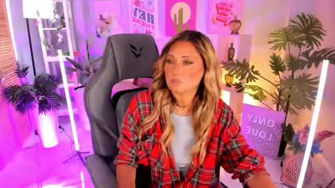 Divine Sarah NONUDE model online show from September 25, 2025, 12:31 pm