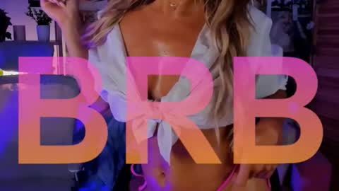 Snapshot of sarahholly chatting on February 2, 2026, 11:42 am Divine Sarah NONUDE model online show from February 2, 2026, 11:42 am