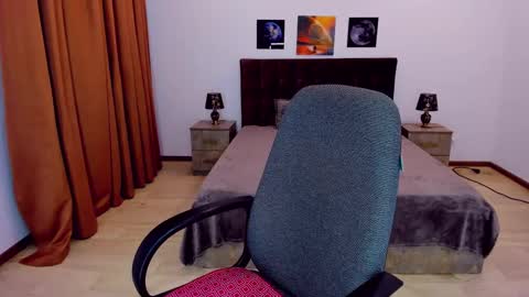 Snapshot of sarahmils chatting on December 18, 2024, 12:40 pm Sarah online show from December 18, 2024, 12:40 pm