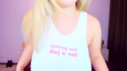 Snapshot of sarahmils chatting on December 22, 2024, 3:55 pm Sarah online show from December 22, 2024, 3:55 pm