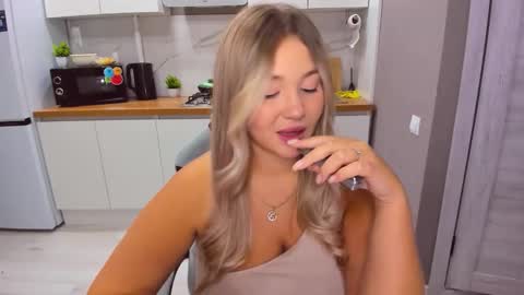 Snapshot of sarahmils chatting on September 15, 2025, 7:14 pm Sarah online show from September 15, 2025, 7:14 pm