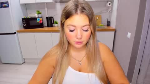 Snapshot of sarahmils chatting on October 19, 2025, 3:12 pm Sarah online show from October 19, 2025, 3:12 pm