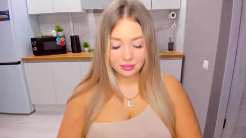 Snapshot of sarahmils chatting on October 20, 2025, 2:39 pm Sarah online show from October 20, 2025, 2:39 pm