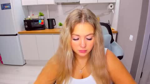 Snapshot of sarahmils chatting on October 26, 2025, 2:56 pm Sarah online show from October 26, 2025, 2:56 pm