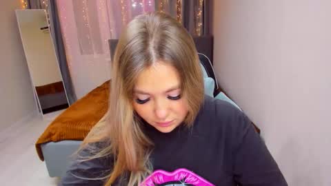 Snapshot of sarahmils chatting on November 26, 2025, 5:14 pm Sarah online show from November 26, 2025, 5:14 pm