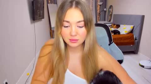 Snapshot of sarahmils chatting on February 1, 2026, 2:37 pm Sarah online show from February 1, 2026, 2:37 pm