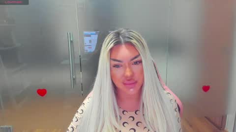 Snapshot of sarahstone_ chatting on April 7, 2026, 8:26 am Sarah online show from April 7, 2026, 8:26 am