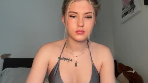 Snapshot of sarahxaoliver1 chatting on January 18, 2026, 4:22 pm SarahxOliver online show from January 18, 2026, 4:22 pm