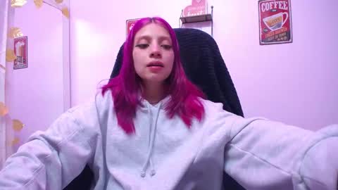 Snapshot of sarai_petite_ chatting on December 4, 2024, 3:43 pm SARAI online show from December 4, 2024, 3:43 pm
