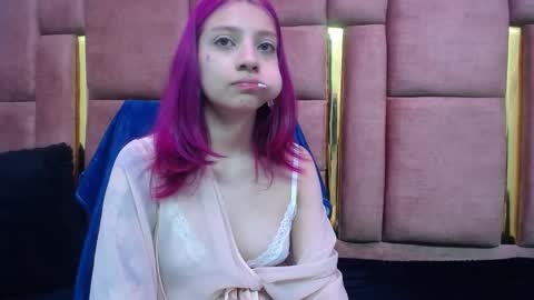 Snapshot of sarai_petite_ chatting on December 6, 2024, 9:21 am SARAI online show from December 6, 2024, 9:21 am