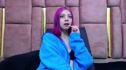 Snapshot of sarai_petite_ chatting on December 7, 2024, 3:52 pm SARAI online show from December 7, 2024, 3:52 pm