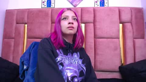 Snapshot of sarai_petite_ chatting on December 21, 2024, 11:22 am SARAI online show from December 21, 2024, 11:22 am