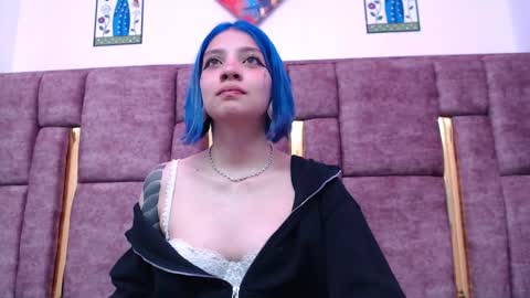 Snapshot of sarai_petite_ chatting on January 8, 2025, 5:59 am SARAI online show from January 8, 2025, 5:59 am