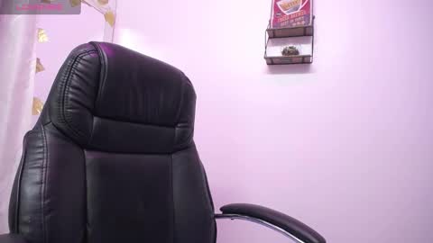Snapshot of sarai_petite_ chatting on February 25, 2025, 9:42 am SARAI online show from February 25, 2025, 9:42 am