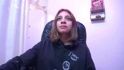 Snapshot of sarai_petite_ chatting on March 8, 2025, 1:03 pm SARAI online show from March 8, 2025, 1:03 pm