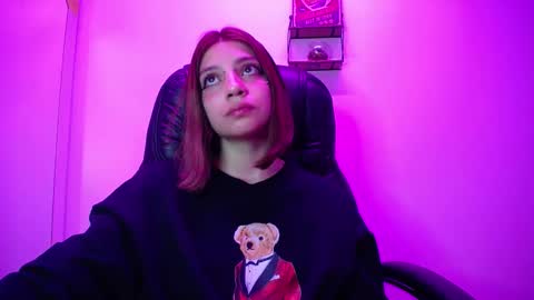 Snapshot of sarai_petite_ chatting on March 9, 2025, 7:01 am SARAI online show from March 9, 2025, 7:01 am