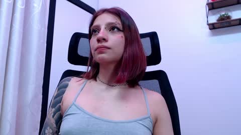 Snapshot of sarai_petite_ chatting on September 25, 2025, 4:27 am SARAI online show from September 25, 2025, 4:27 am