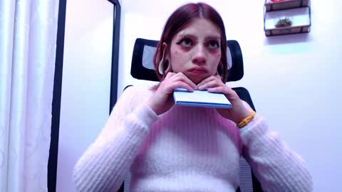 Snapshot of sarai_petite_ chatting on September 28, 2025, 5:46 am SARAI online show from September 28, 2025, 5:46 am
