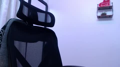 Snapshot of sarai_petite_ chatting on October 11, 2025, 6:01 am SARAI online show from October 11, 2025, 6:01 am