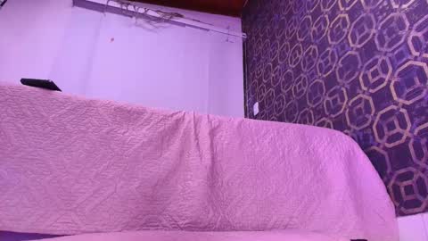 Sara  online show from October 18, 2025, 12:06 pm