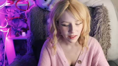 Snapshot of sarakaell chatting on January 1, 2025, 10:35 pm Sara online show from January 1, 2025, 10:35 pm