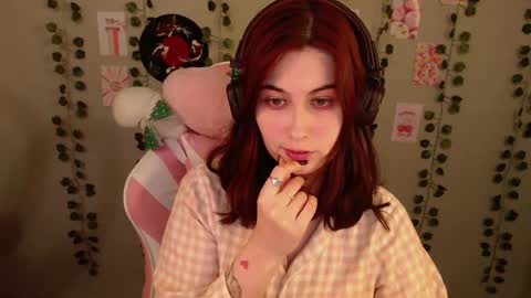 Snapshot of sarakinski chatting on February 9, 2025, 11:04 am Sara online show from February 9, 2025, 11:04 am