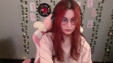 Snapshot of sarakinski chatting on December 4, 2025, 10:24 am Sara online show from December 4, 2025, 10:24 am