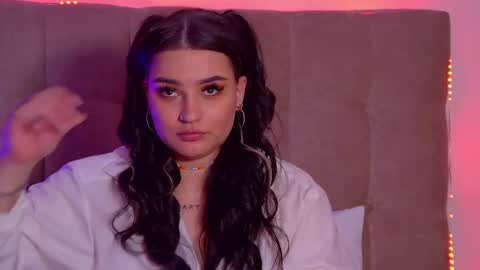 Monica online show from March 10, 2025, 9:32 am