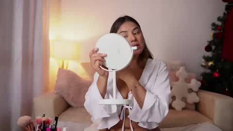 Sara online show from November 25, 2025, 10:54 pm