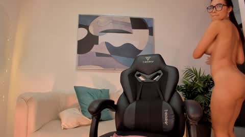 I am Sara  online show from February 5, 2025, 5:53 pm