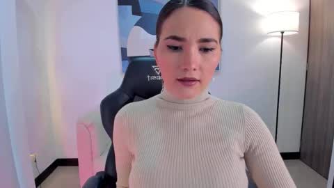 I am Sara  online show from November 14, 2025, 3:22 pm