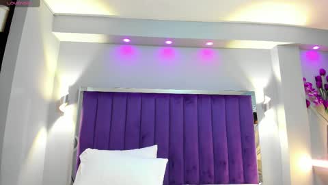 Snapshot of sarariley_ chatting on September 8, 2025, 10:42 pm Sara online show from September 8, 2025, 10:42 pm