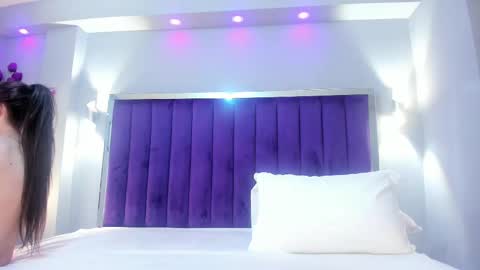 Snapshot of sarariley_ chatting on October 14, 2025, 10:43 pm Sara online show from October 14, 2025, 10:43 pm