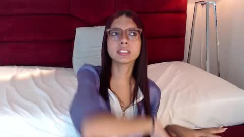 Snapshot of sarasaenz_99 chatting on February 16, 2025, 10:32 pm Sara online show from February 16, 2025, 10:32 pm