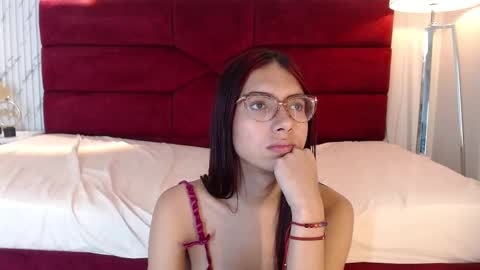 Snapshot of sarasaenz_99 chatting on February 21, 2025, 1:44 am Sara online show from February 21, 2025, 1:44 am