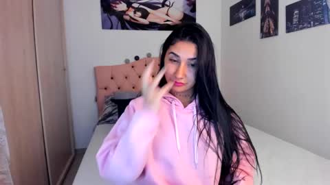 Snapshot of saratukkerr chatting on December 30, 2024, 7:59 am saratukkerr online show from December 30, 2024, 7:59 am