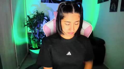 Snapshot of saratukkerr chatting on November 7, 2025, 6:13 am saratukkerr online show from November 7, 2025, 6:13 am