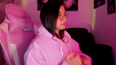 Snapshot of saratukkerr chatting on February 15, 2026, 7:51 am saratukkerr online show from February 15, 2026, 7:51 am