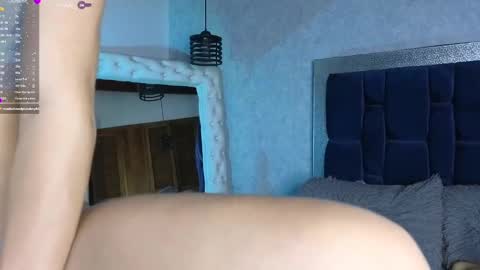 Sara W online show from December 12, 2024, 8:25 am