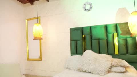 Sara W online show from March 29, 2026, 8:25 am