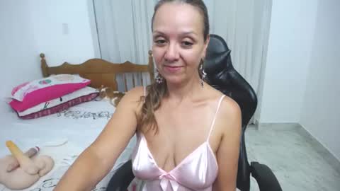 saray1221 online show from February 5, 2025, 12:31 am