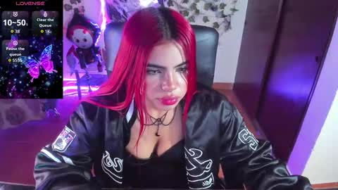 Snapshot of saray__jones chatting on October 7, 2025, 12:35 pm saray__jones online show from October 7, 2025, 12:35 pm