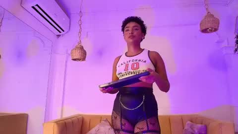 Snapshot of saray_mardez chatting on February 9, 2025, 12:30 pm Saray Mardez online show from February 9, 2025, 12:30 pm