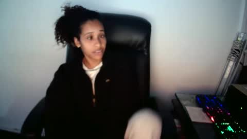 Snapshot of saraylittle chatting on December 13, 2025, 9:42 pm Saray online show from December 13, 2025, 9:42 pm