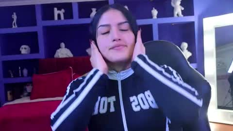 Sari  online show from September 15, 2025, 9:04 pm