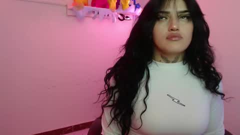 Sari  online show from October 6, 2025, 9:56 pm