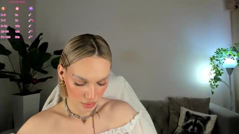 Snapshot of sarilit chatting on January 17, 2026, 3:11 am Your Selena 3 online show from January 17, 2026, 3:11 am