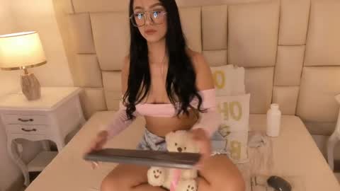 sarit_ online show from May 13, 2026, 7:33 pm
