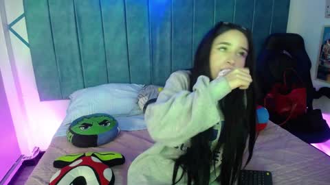 Snapshot of sasaloove chatting on February 6, 2025, 2:15 pm sasaloove online show from February 6, 2025, 2:15 pm