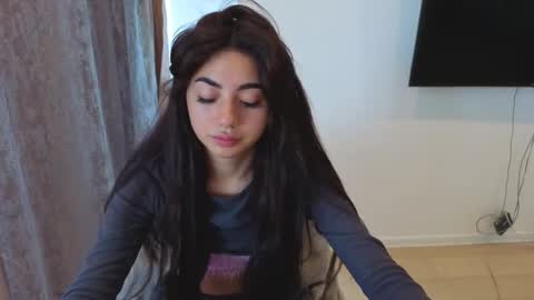 Snapshot of sasha_bloom7 chatting on September 11, 2025, 12:16 pm Sasha online show from September 11, 2025, 12:16 pm
